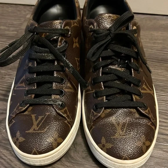 Authentic Louis Vuitton sneakers - Picture 2 of 7